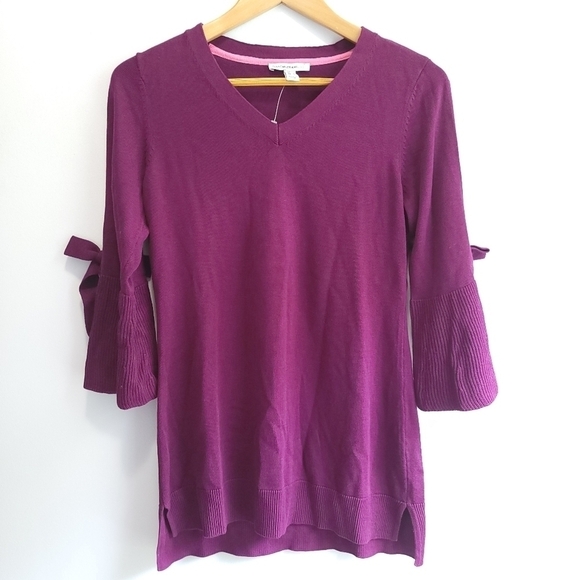 Isaac Mizrahi Live  V Neck Sweater with Bell  Sleeves Size XXS - Picture 1 of 12